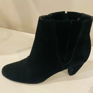 New condition ankle suede bootie